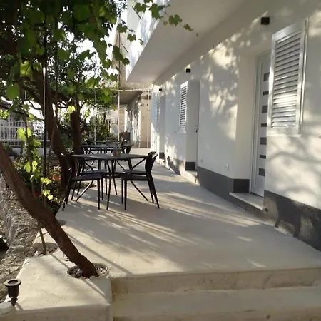 In With Terrace, Air Conditioning, Wi-fi Apartment