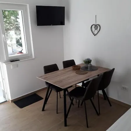 Apartment In With Terrace, Air Conditioning, Wi-fi *